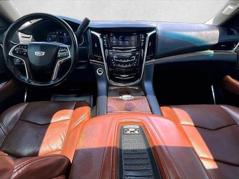 Used 2017 Cadillac Escalade ESV Luxury RWD image 15