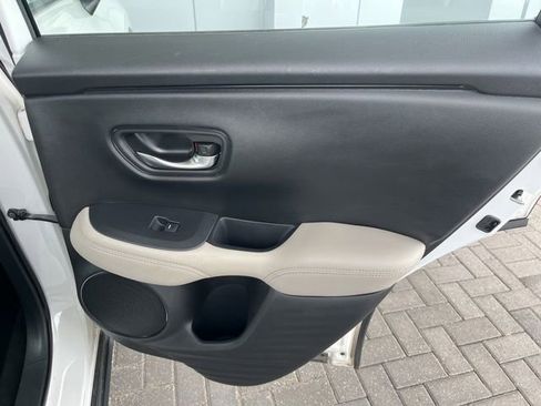Used 2023 Honda HR-V LX image 12