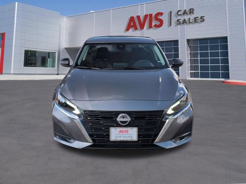 Used 2025 Nissan Altima 2.5 SV FWD image 2
