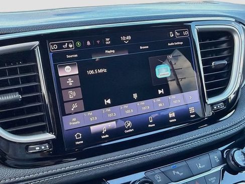 Used 2025 Chrysler Pacifica Select FWD image 15