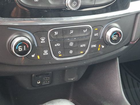 Used 2023 Chevrolet Traverse RS AWD/4WD image 16