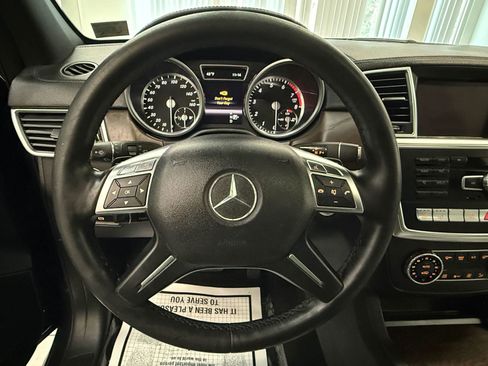 Used 2013 Mercedes-Benz GL 450 GL 450 4MATIC Sport Utility 4D w/ Premium 2 Pkg image 32