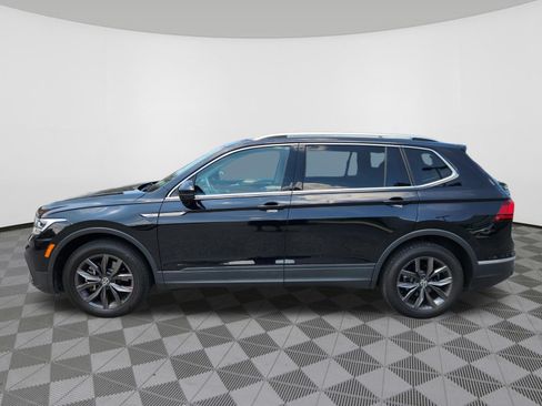 Certified 2023 Volkswagen Tiguan SE w/ Panoramic Sunroof Package FWD image 5