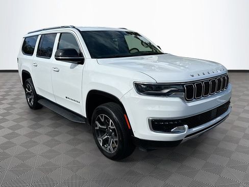 Used 2024 Jeep Wagoneer L Series III w/ Flexible Seating Group image 4