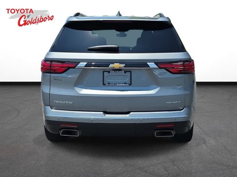 Used 2023 Chevrolet Traverse Premier FWD image 6