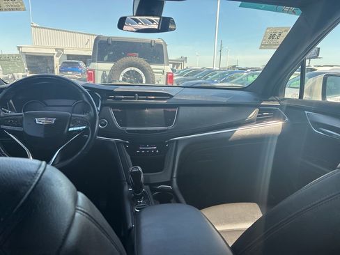 Used 2023 Cadillac XT6 Luxury image 12