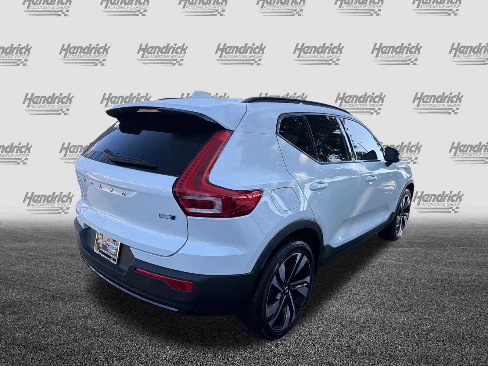 Used 2024 Volvo XC40 B5 Plus w/ Protection Package Premier AWD/4WD image 8