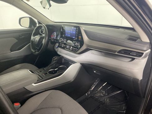 Used 2020 Toyota Highlander L image 33