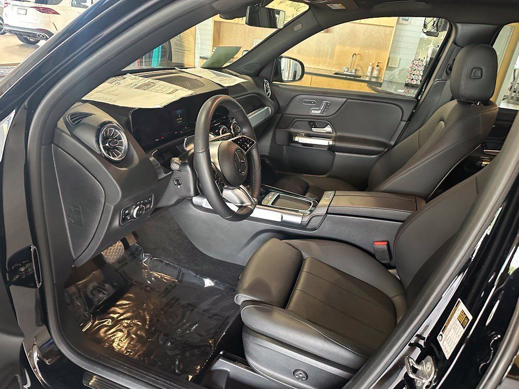 Used 2026 Mercedes-Benz GLB 250 4MATIC image 10