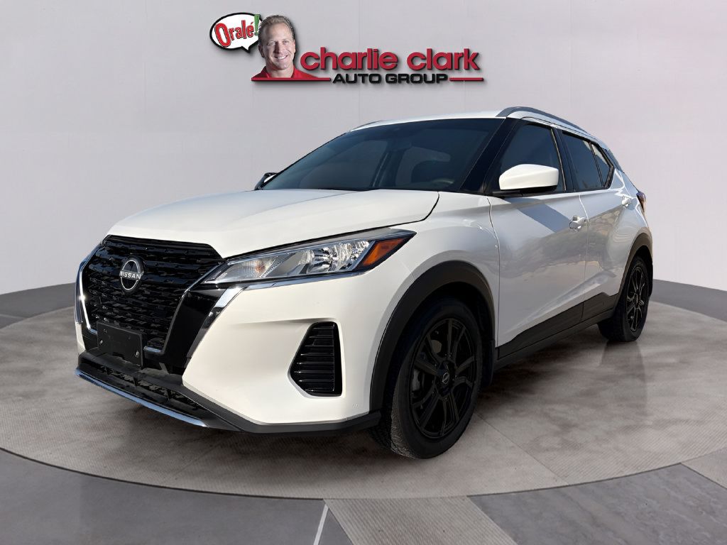 Used 2023 Nissan Kicks SV FWD image 1