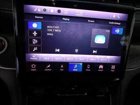 Certified 2023 Jeep Grand Cherokee Limited w/ Black Appearance Package AWD/4WD image 14