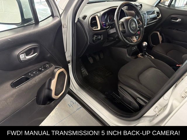 Used 2016 Jeep Renegade Latitude FWD image 11
