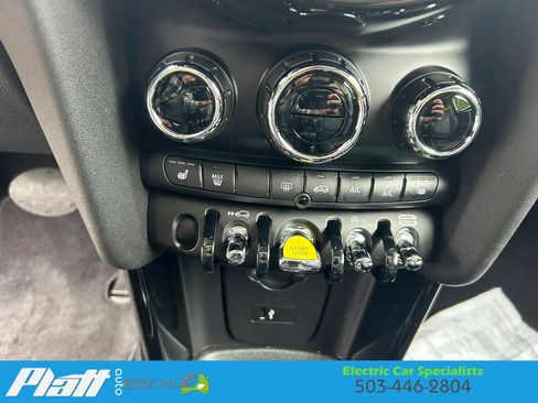 Used 2024 MINI Cooper SE FWD image 28