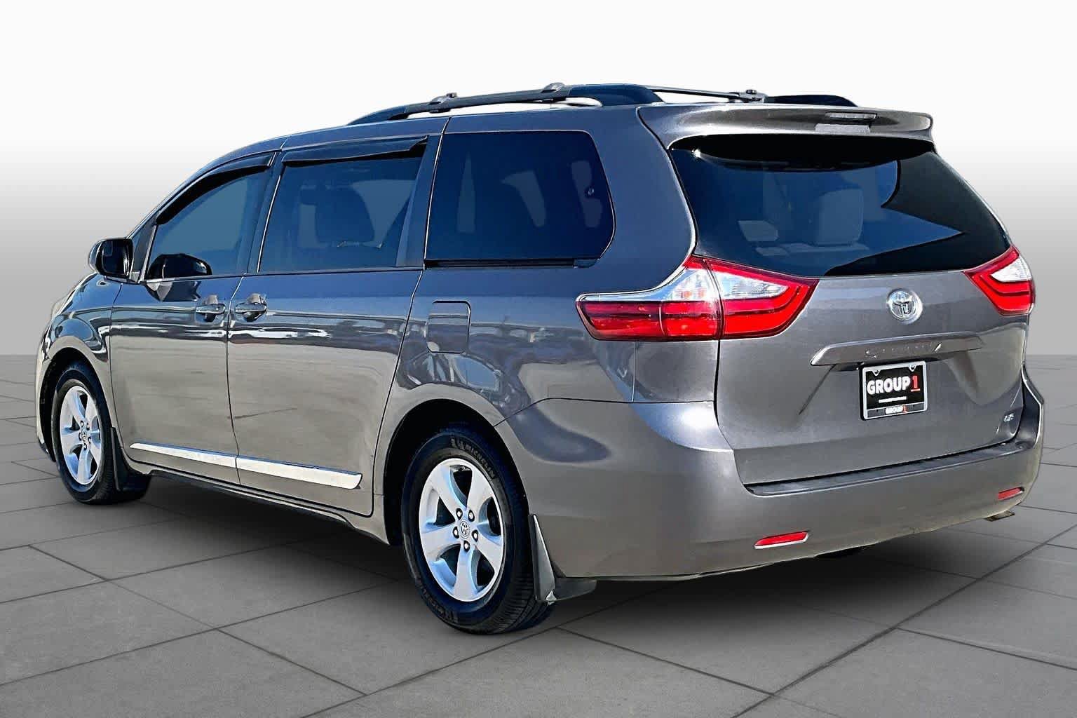 Used 2017 Toyota Sienna LE w/ Protection Package FWD image 11