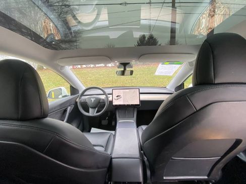 Used 2021 Tesla Model Y Long Range image 8