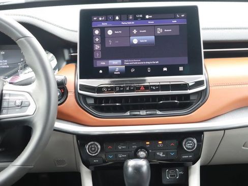 Used 2023 Jeep Compass Limited image 15