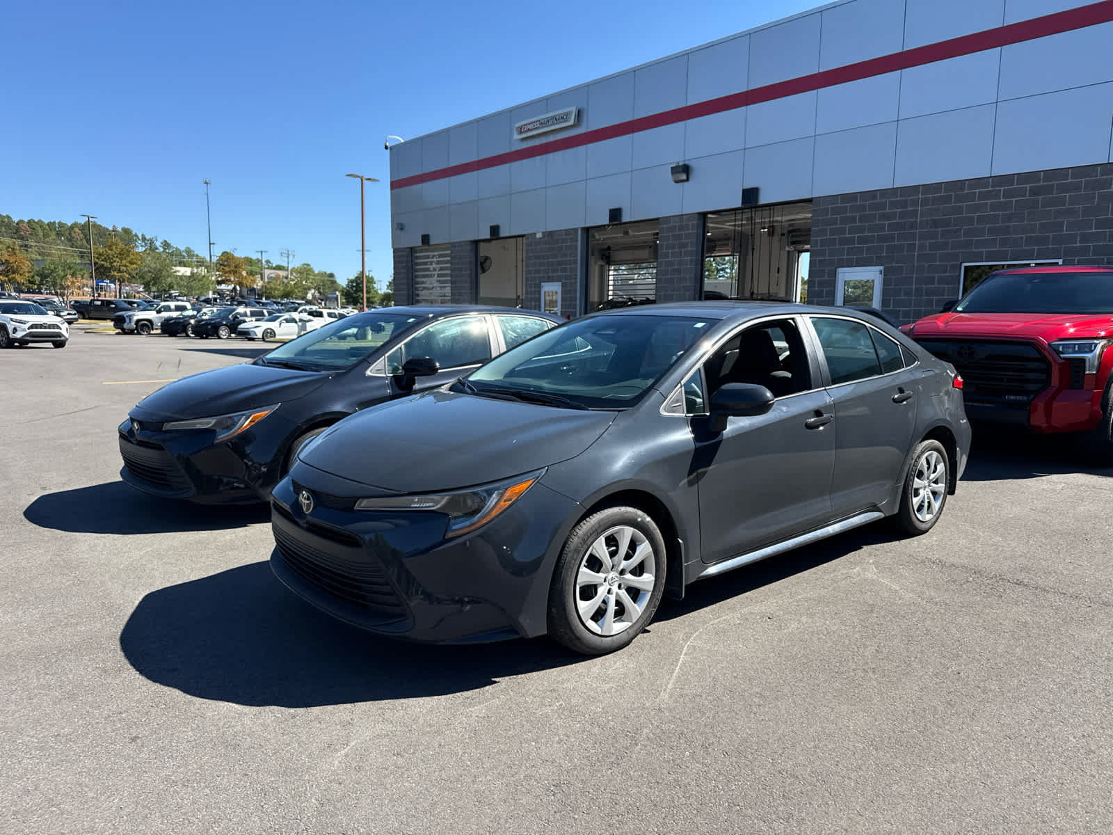 Used 2025 Toyota Corolla LE FWD image 5
