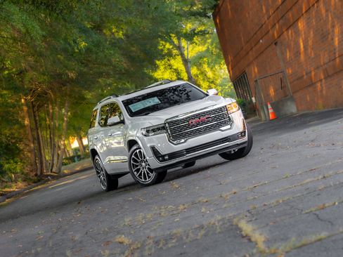Used 2021 GMC Acadia Denali w/ Denali Technology Package FWD image 21