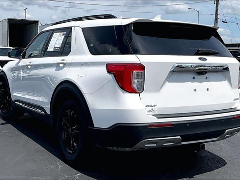 Used 2022 Ford Explorer XLT AWD/4WD image 6