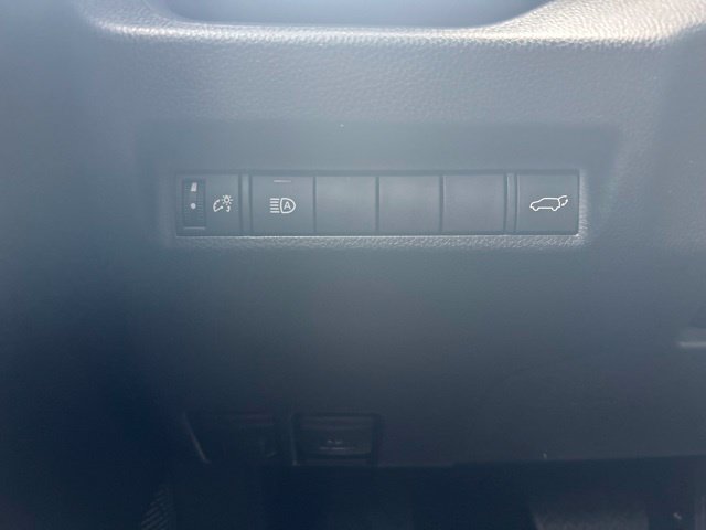 Used 2022 Toyota RAV4 XLE w/ Convenience Package FWD image 23