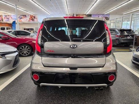 Used 2017 Kia Soul ! w/ Tech Package FWD image 5