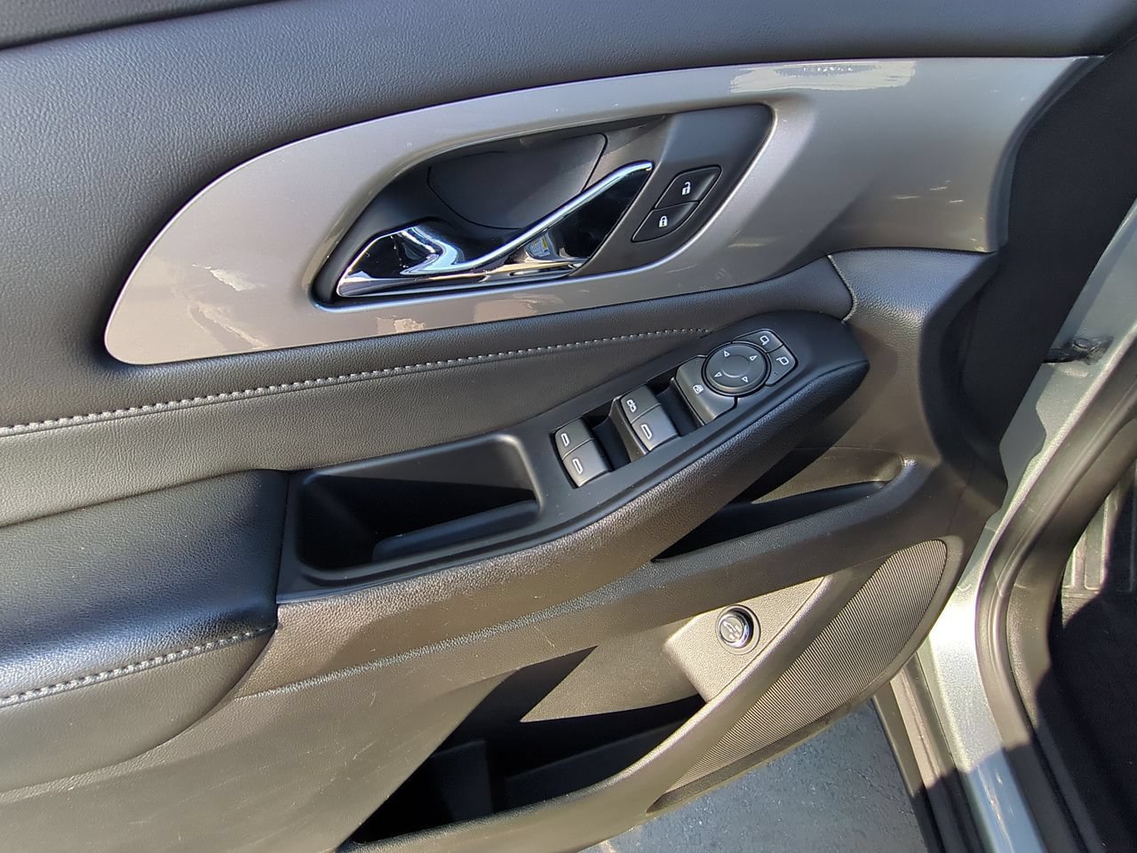 Used 2023 Chevrolet Traverse LT FWD image 22