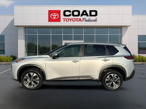 Used 2023 Nissan Rogue SV FWD image 2