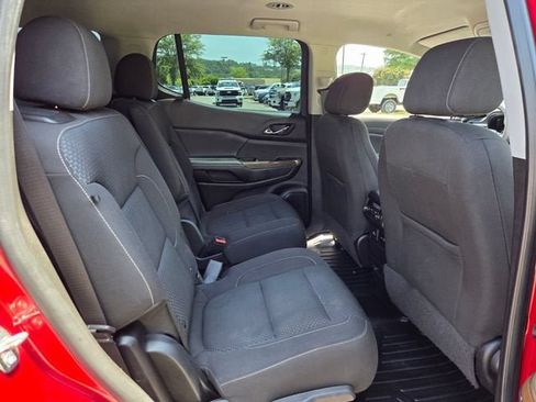 Used 2023 GMC Acadia SLE w/ Driver Convenience Package FWD image 14