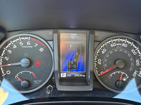 Used 2022 Toyota Tacoma SR image 7
