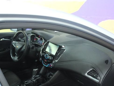Used 2018 Chevrolet Cruze Premier w/ Premier True North Edition FWD image 12