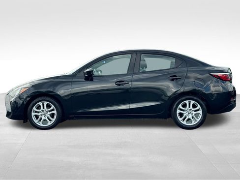 Used 2018 Toyota Yaris iA FWD image 7