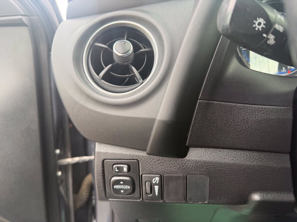 Used 2018 Toyota Corolla SE FWD image 21