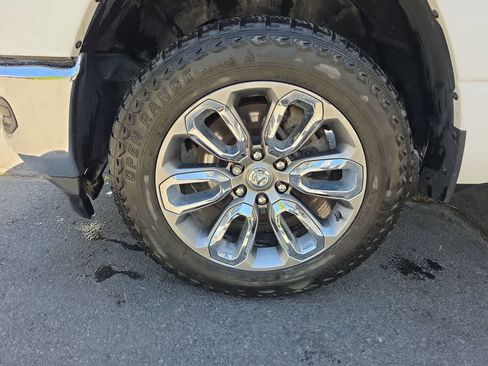 Used 2019 RAM 1500 Big Horn AWD/4WD image 10