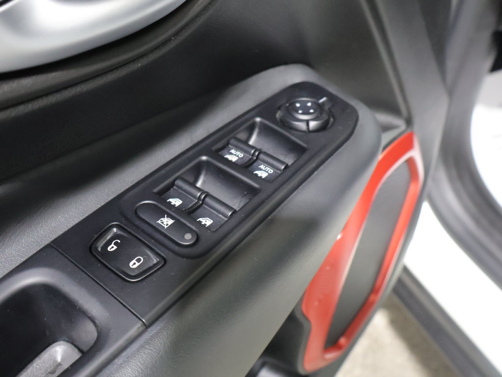 Used 2019 Jeep Renegade Trailhawk AWD/4WD image 14
