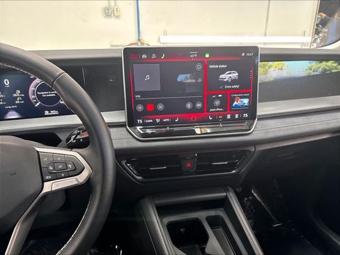 Used 2026 Volkswagen Tiguan SE FWD image 12