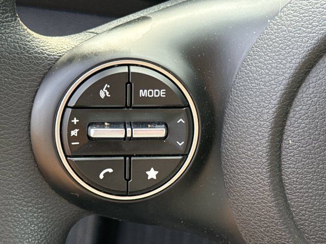 Used 2025 Kia Soul LX w/ LX Technology Package FWD image 35