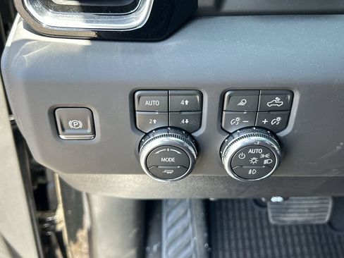 New 2026 GMC Sierra 2500 Denali Ultimate AWD/4WD image 18