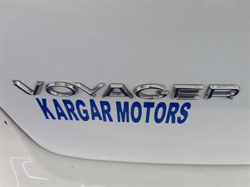 Used 2023 Chrysler Voyager LX FWD image 13