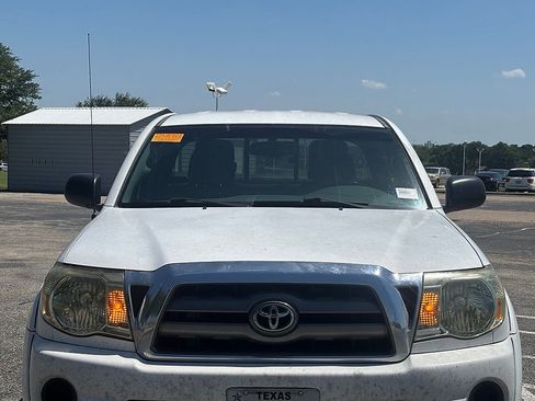 Used 2010 Toyota Tacoma PreRunner RWD image 3