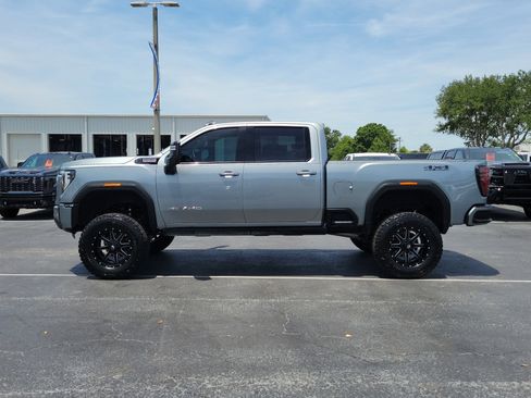 Used 2024 GMC Sierra 2500 AT4 w/ AT4 Premium Plus Package AWD/4WD image 6