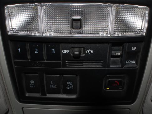 Used 2021 Toyota 4Runner SR5 Premium w/ Moonroof Package AWD/4WD image 11