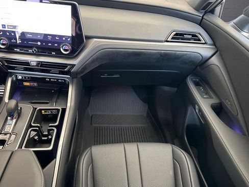 Used 2025 Lexus TX 500h AWD w/ Technology Package image 32