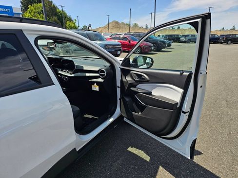New 2026 Chevrolet Trax LT w/ Driver Confidence Package FWD image 26