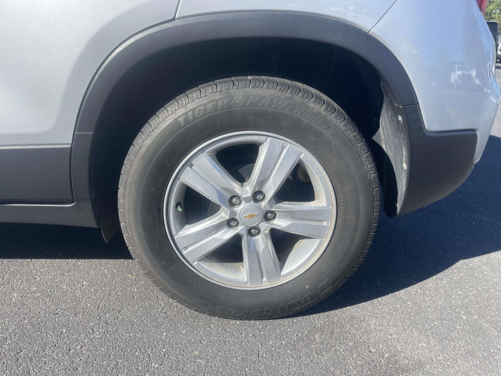 Used 2020 Chevrolet Trax LS w/ Tint and Cruise Package FWD image 7