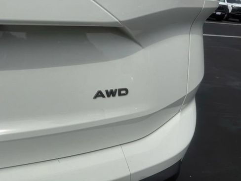 Used 2024 Nissan Rogue S AWD/4WD image 7
