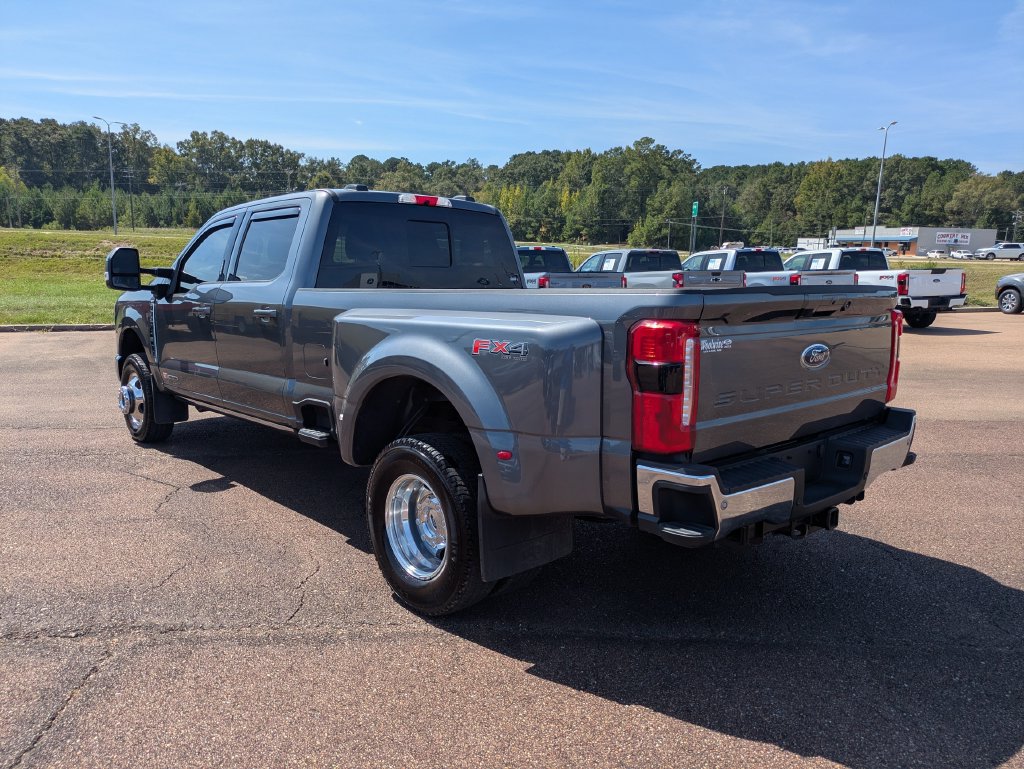 Used 2026 Ford F350 Lariat w/ Lariat Ultimate Package AWD/4WD image 3
