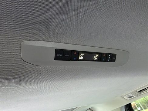 Used 2022 Toyota Sienna XLE image 11