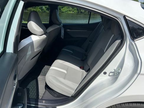 Used 2025 Toyota Camry SE w/ Convenience Package FWD image 13