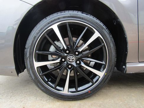 Used 2019 Toyota Camry XSE image 7