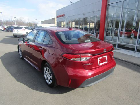 Used 2025 Toyota Corolla LE image 8